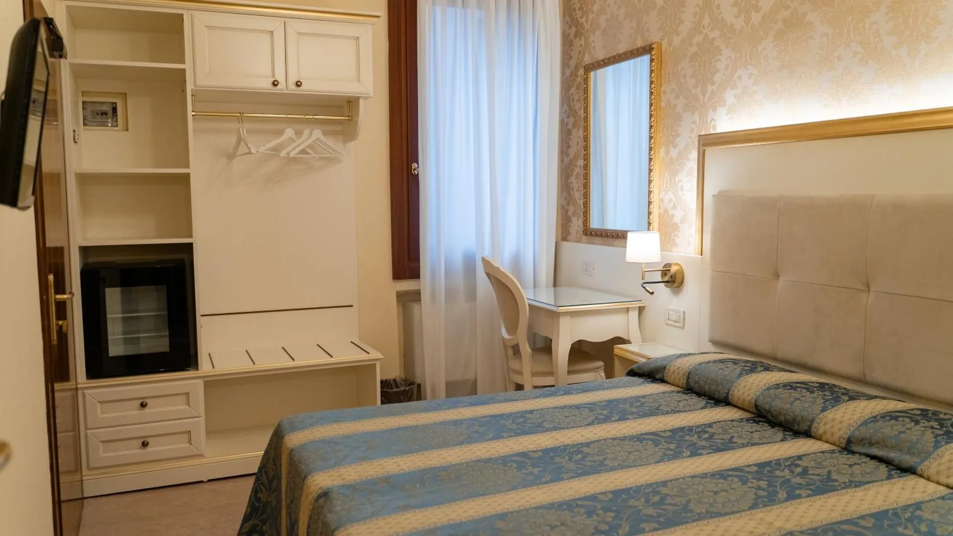 Hotel Tivoli Venice 2*,  Italy